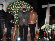 Carlos Peredo entrega Memorial 2020 que honra a víctimas del Covid-19