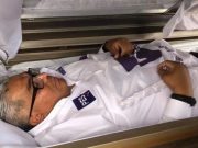 Candidato a diputado en Ciudad Juárez arranca campaña adentro de un ataúd