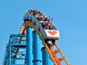 Detienen a dos jóvenes que ingresarían con una subametralladora en Six Flags