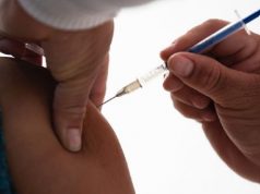 Personas que recibieron vacuna de Pfizer contra covid requerirían tercera dosis