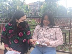 Karla Vázquez Martagón caminan por Hueyapan