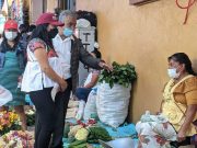 La política se hace casa por casa