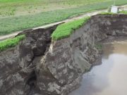 Socavón de Zacatepec aumenta; alcanza acceso a terreno