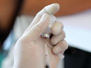 Tercera dosis de vacuna Sinovac eleva inmunidad contra COVID-19, según estudio