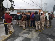 Gaseros de Bienestar hacen paro, exigen promesa de sueldos; cierran accesos en Iztacalco