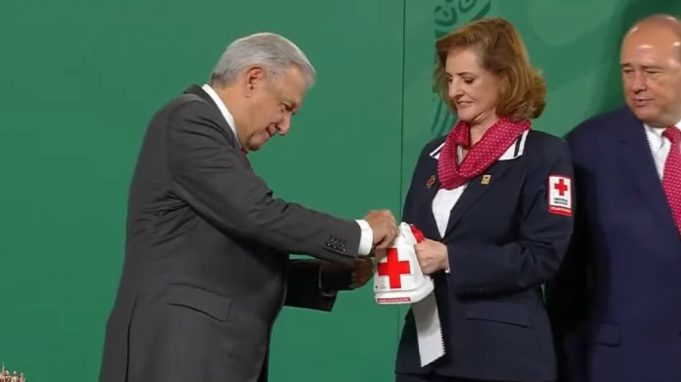 amlo-lopez-obrador-cruz-roja.jpg