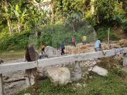 Clausuran obra que pretendía privatizar y cobrar entrada a cascada en Tlatlauquitepec