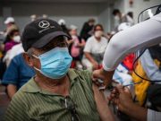 Vacunación anticovid de refuerzo para adultos mayores iniciará el martes