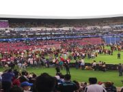 Se arma pelea campal entre aficionados de Querétaro y Atlas; se reportan heridos de gravedad