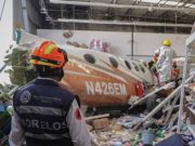 El gobierno federal abre investigación por el desplome de una avioneta en una Bodega Aurrerá