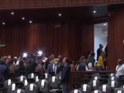 #Video Diputados de oposición abandonan sesión sobre reforma de litio