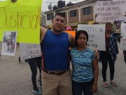 Ante la falta de apoyo de la Fiscalía, familiares de calcinados en Papantla realizan bloqueos
