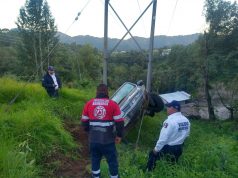 Volcadura en la Zacapoaxtla-Cuetzalan deja daños materiales