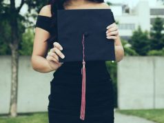 La maestra Yolanda cobraba 5 pesos por ver su escote; ya la investigan