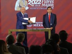 AMLO firma acuerdo con empresas para combatir inflación; bajan 8% precio de canasta básica
