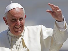 Papa Francisco pide a jóvenes que se ocupen de la paz, no solo ante las amenazas