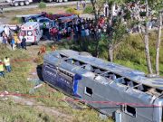 Volcadura de autobús deja 25 personas heridas en la autopista México-Puebla