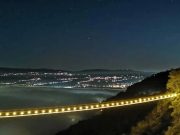 El puente colgante de Tlatlauquitepec ahora luce impresionante con iluminación