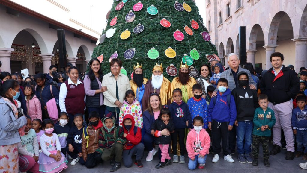 Sistema DIF festeja a los niños de Teziutlán con motivo del Día de los Reyes Magos