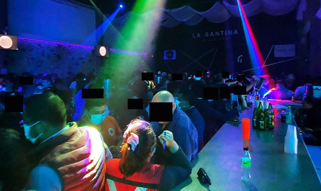 Clausuran antro en Tlatlauquitepec por sobrecupo y presencia de menores de edad