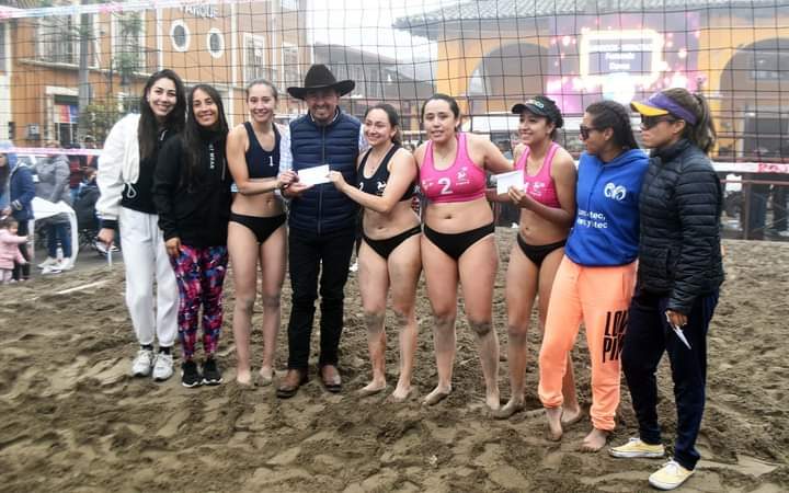 Veracruz gana torneo de voleibol en Tlatlauquitepec