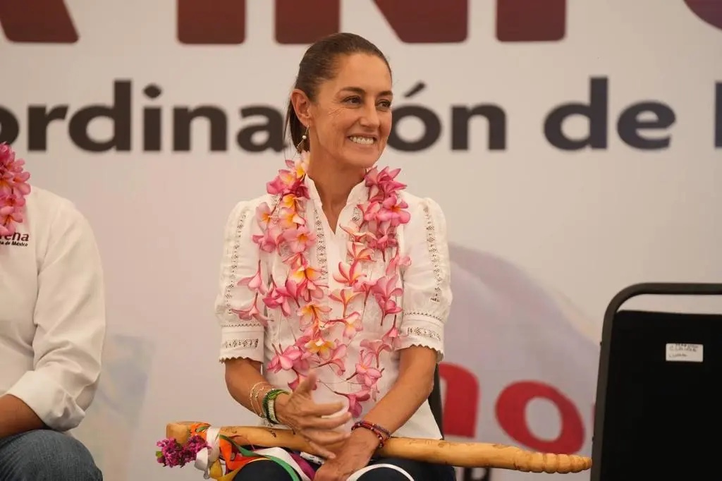 Sheinbaum pide guardar lonas de apoyo para que apliquen la encuesta de Morena