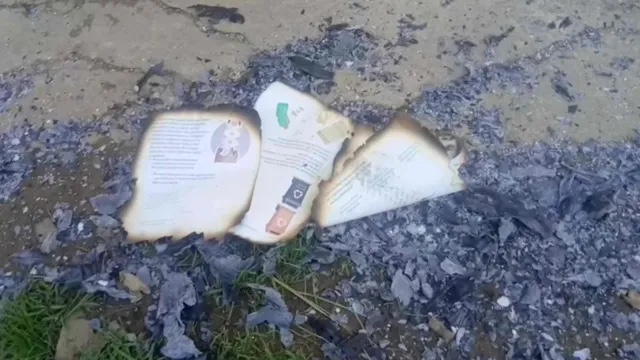 Padres de familia queman libros de texto de la SEP en Veracruz