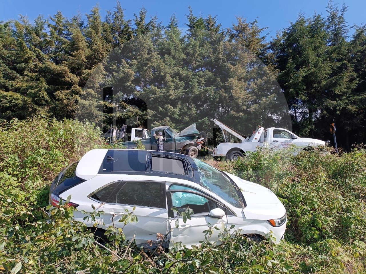 Fuerte accidente deja pérdidas materiales en Atempan