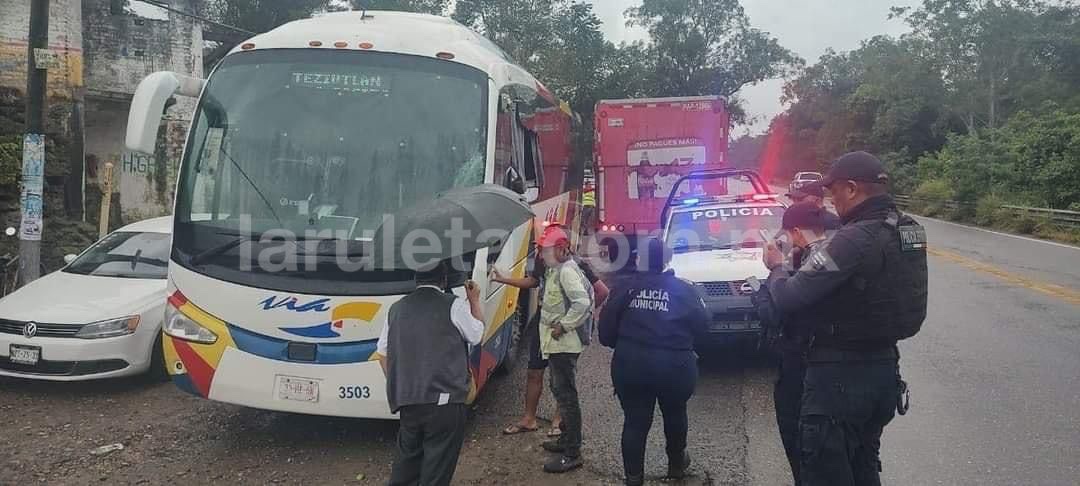 En Veracruz, camión de Coca Cola, choca contra autobús proveniente de Teziutlán