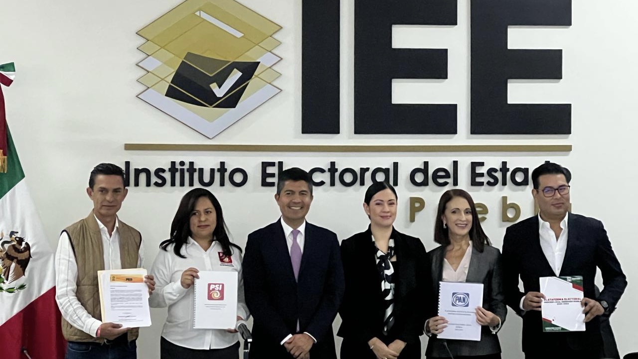 Eduardo Rivera registra plataforma electoral ante el IEE