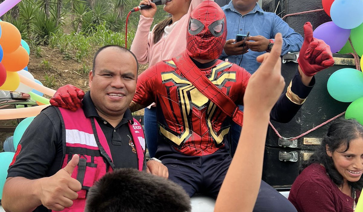 Caravana de sonrisas en Chignautla participa Juan Toral