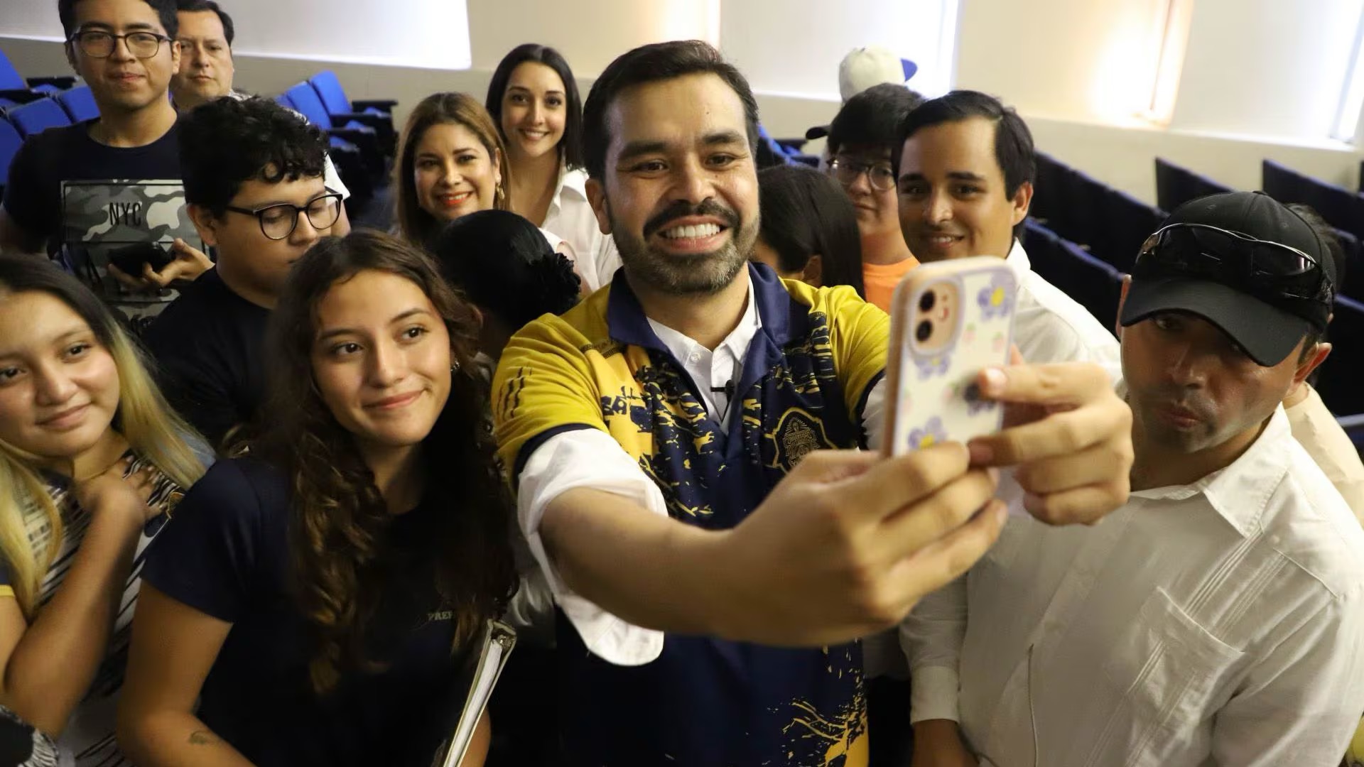 Álvarez Máynez se burla de Alito Moreno tras petición que lo podría dejar fuera del PRI: “Te van a correr a patadas”