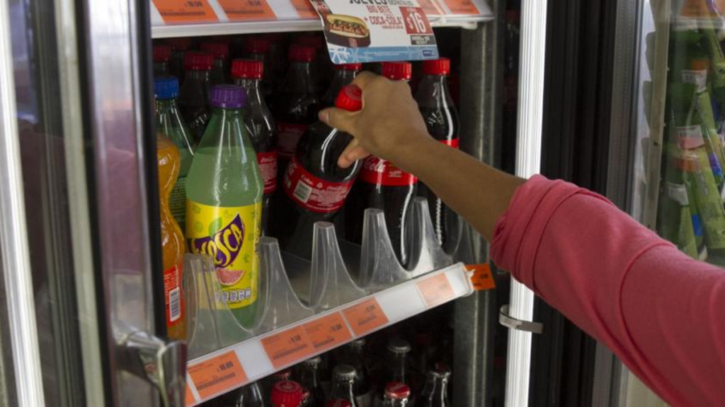 Bebidas azucaradas causan más muertes en México que el crimen organizado: ONG