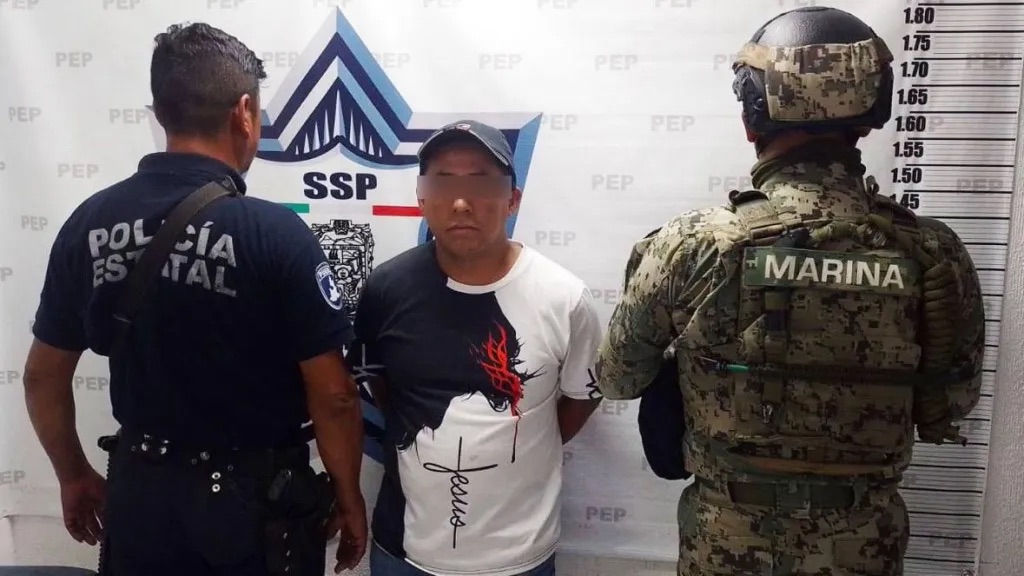 En Puebla detienen a dos hombres con hidrocarburo de procedencia ilícita