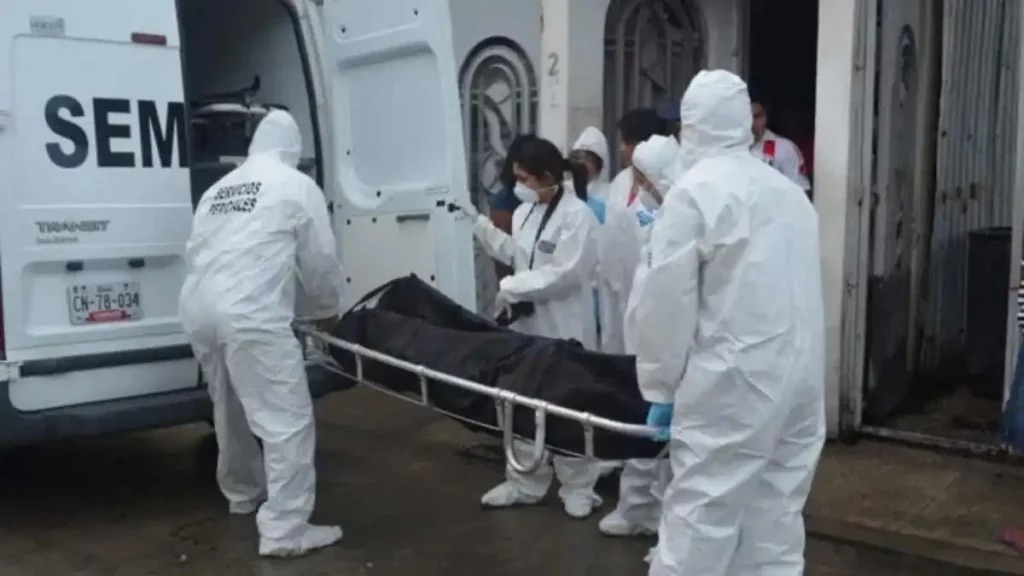 Maestra muere a manos de su hijo en Puebla