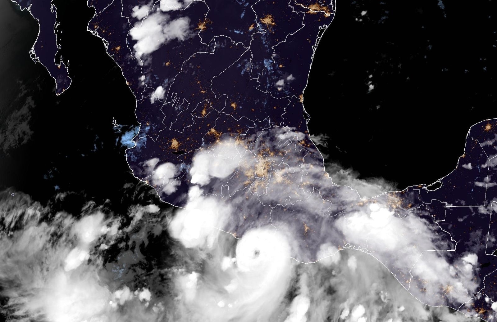 Provocará huracán “John” lluvias en la región