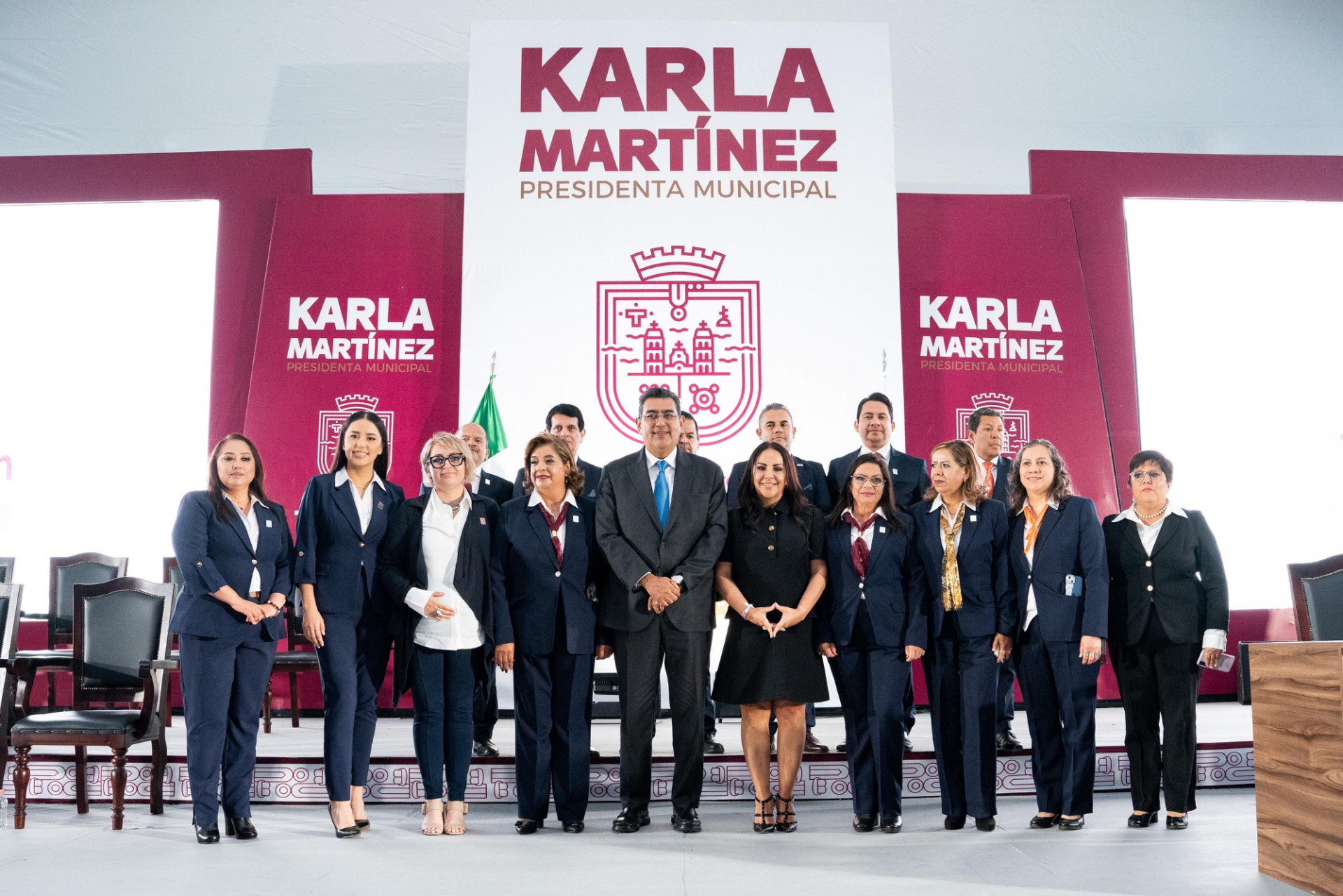 Sergio Salomón toma protesta a Karla Martínez como presidenta constitucional de Teziutlán ante seis mil ciudadanos