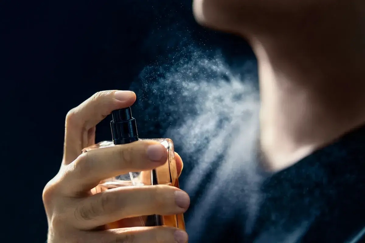 Explotan perfumes «regalados» en Veracruz; alerta Sedena