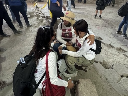 Madres buscadoras irrumpen en Rancho Izaguirre ante presunta manipulación de pruebas «Vengo a buscas a mi hija, no a un museo», dijo una de las madres