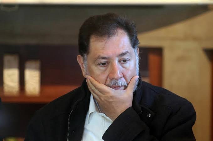 Redes tunden y tachan de hipócrita al «prócer del pueblo» y líder Senado, Fernández Noroña