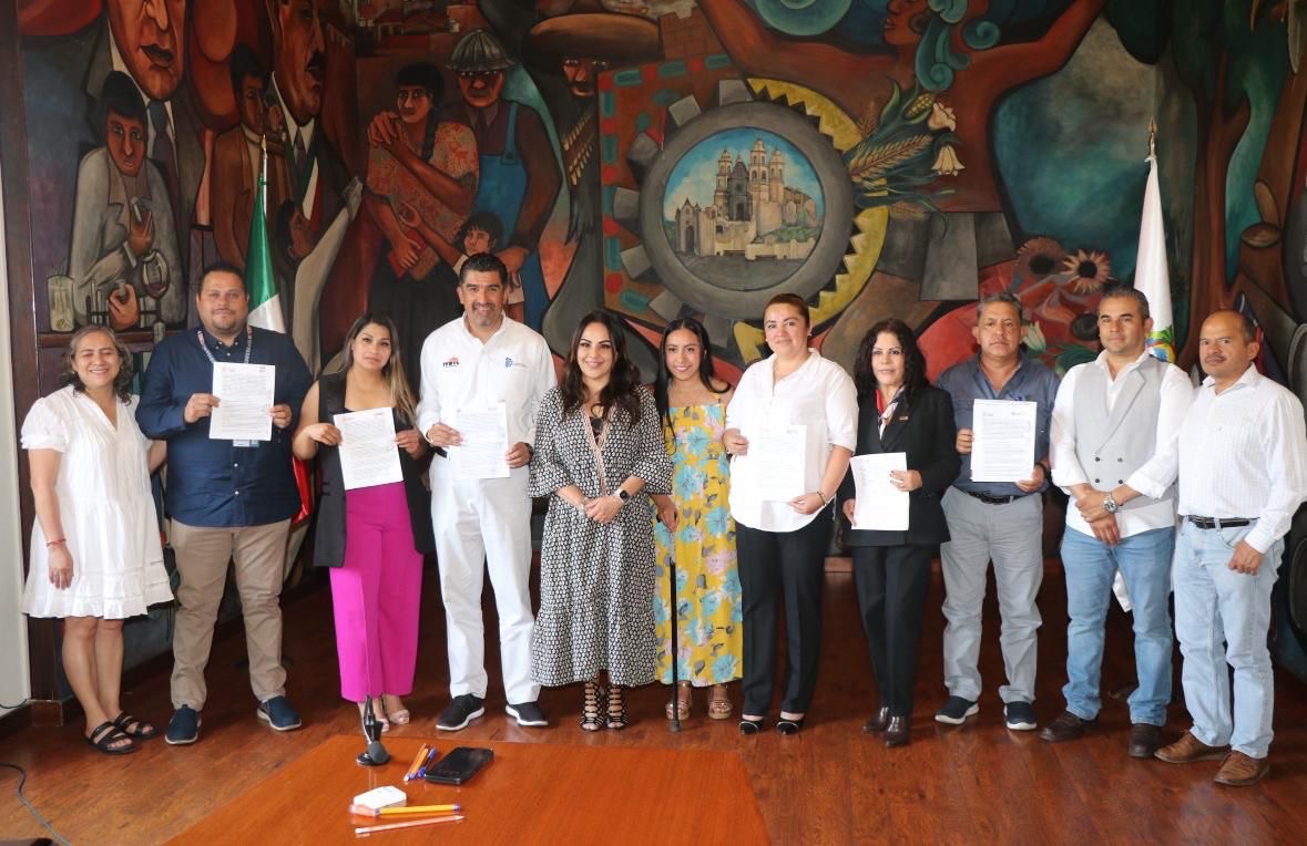 Instituciones educativas confían en gobierno de Karla Martínez; firman convenio para prácticas y servicio social