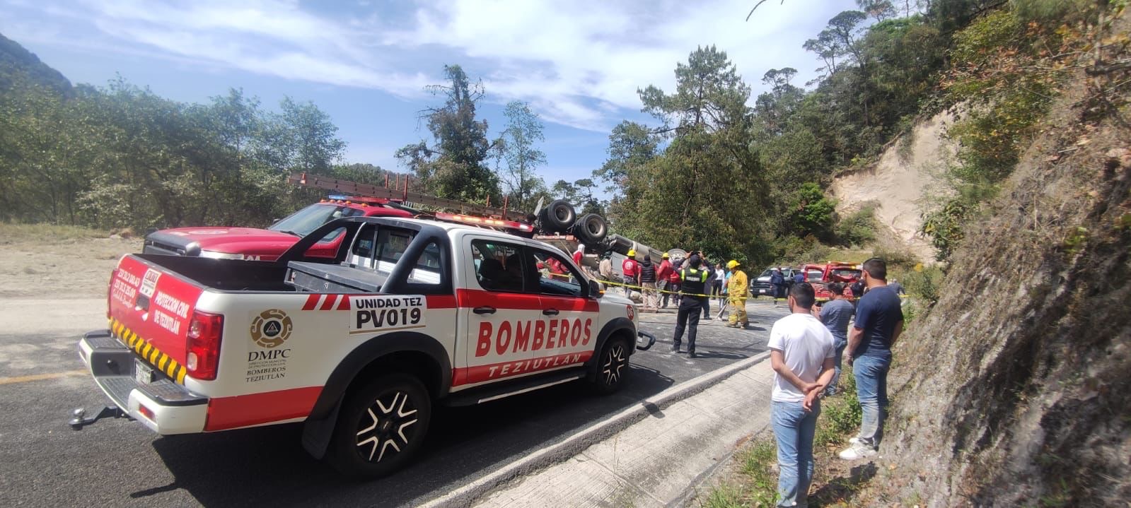 Volcadura de tractocamión en la carretera Zaragoza-Zacapoaxtla deja un herido