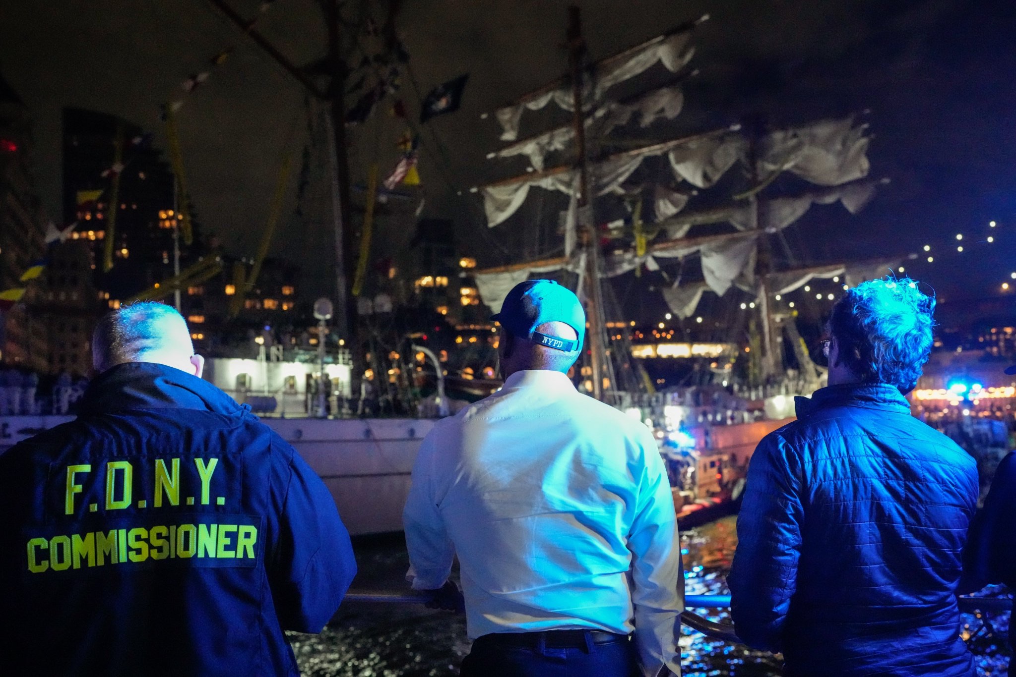 Problemas mecánicos habrían causado choque del Buque Cuauhtémoc contra el Puente de Brooklyn; hay dos muertos