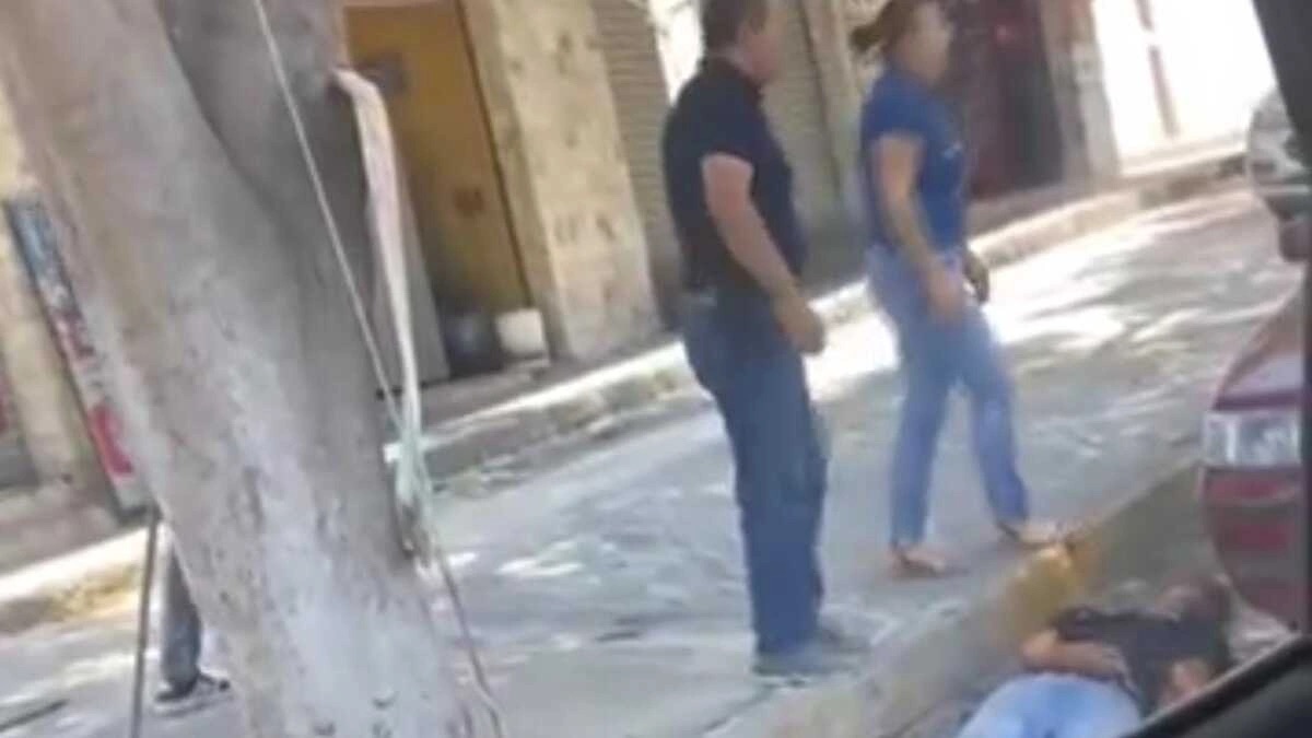 Golpean hasta dejar inconsciente a vendedor ambulante en Tehuacán