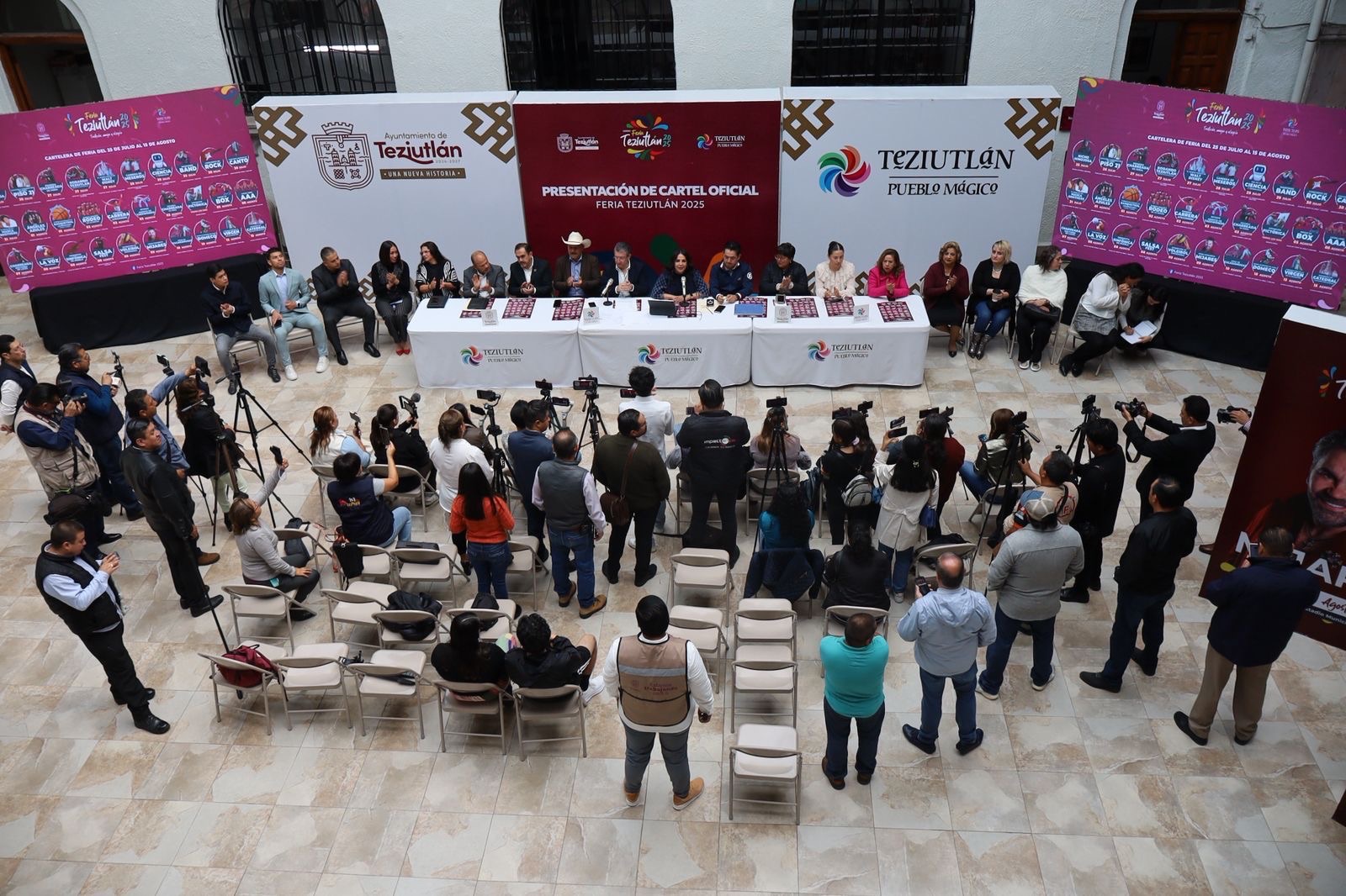 Karla Martínez presenta el cartel de la Feria de Teziutlán 2025