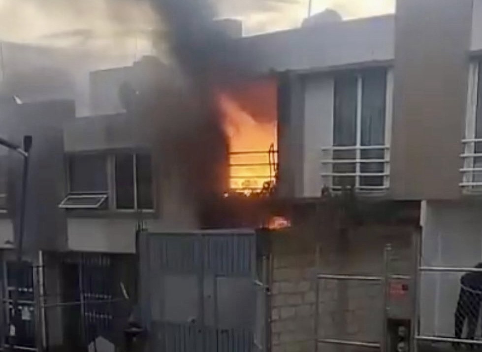 Una veladora causó la tragedia: madre e hija mueren en incendio en Puebla