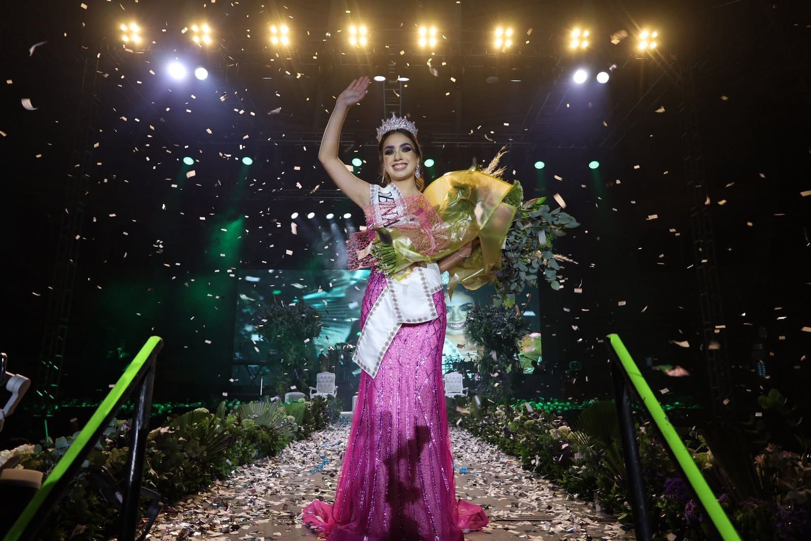 Mary Fer es coronada Reina de la Feria Teziutlán 2025 ante más de 6,000 personas