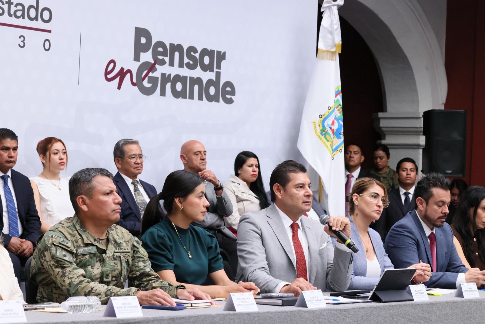 Detectan red de corrupción en oficinas públicas de Puebla; hay 471 investigaciones