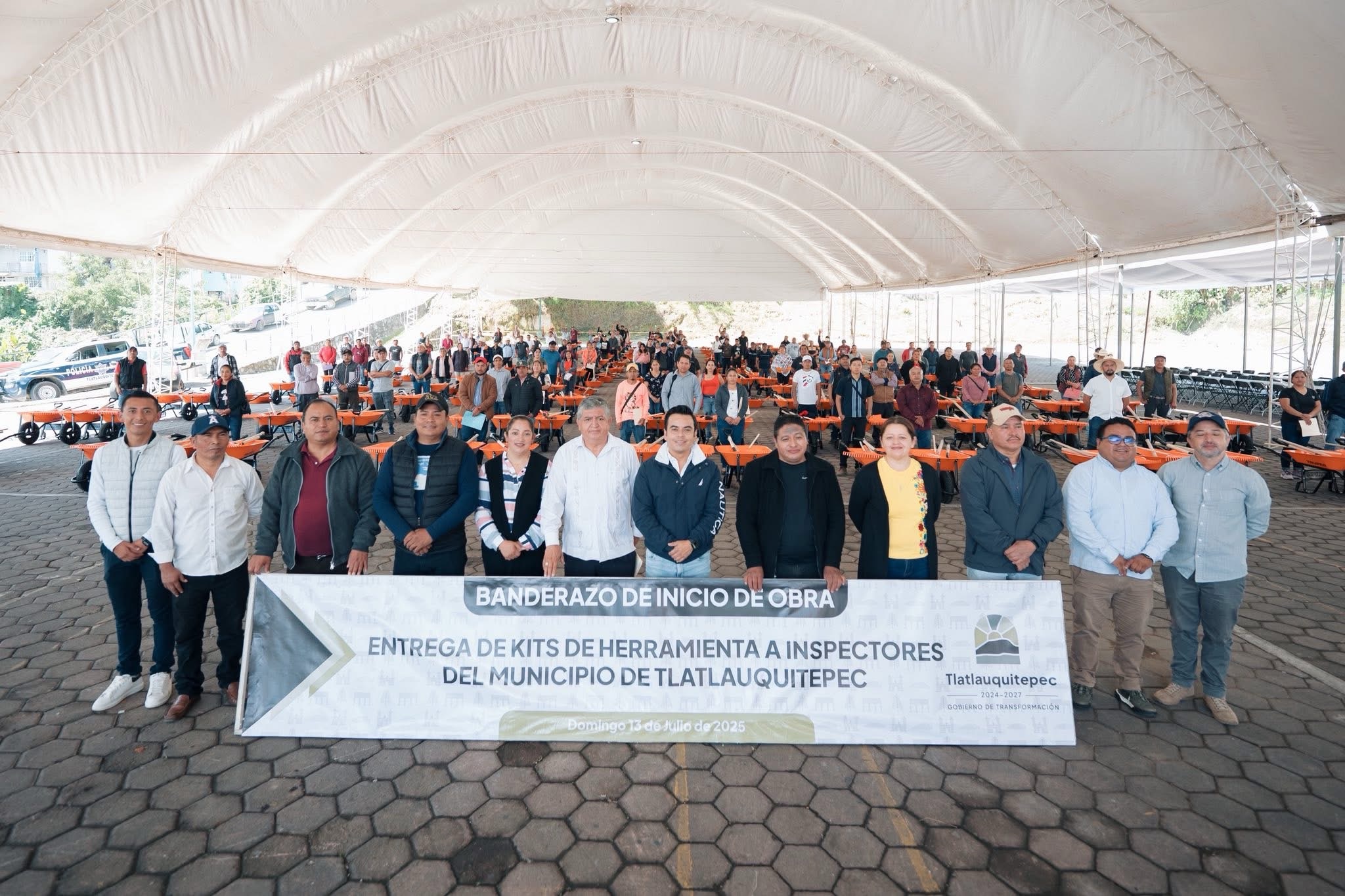 Juan Téllez refuerza el trabajo de inspectores en Tlatlauquitepec con entrega de kits
