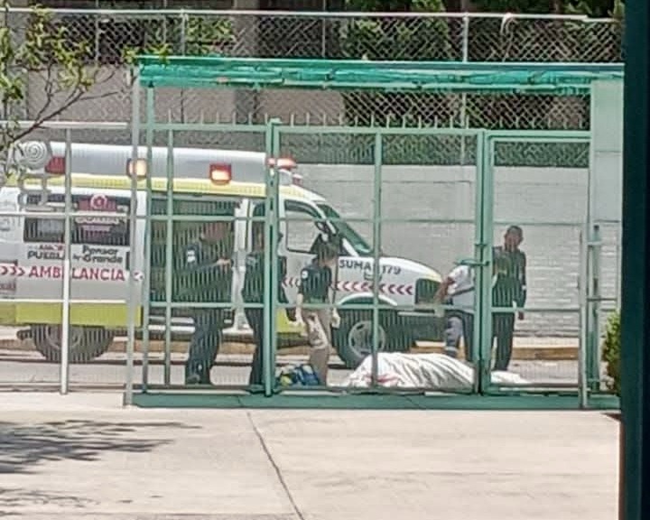 Matan a mujer a balazos frente al Cobaep 3 en Puebla